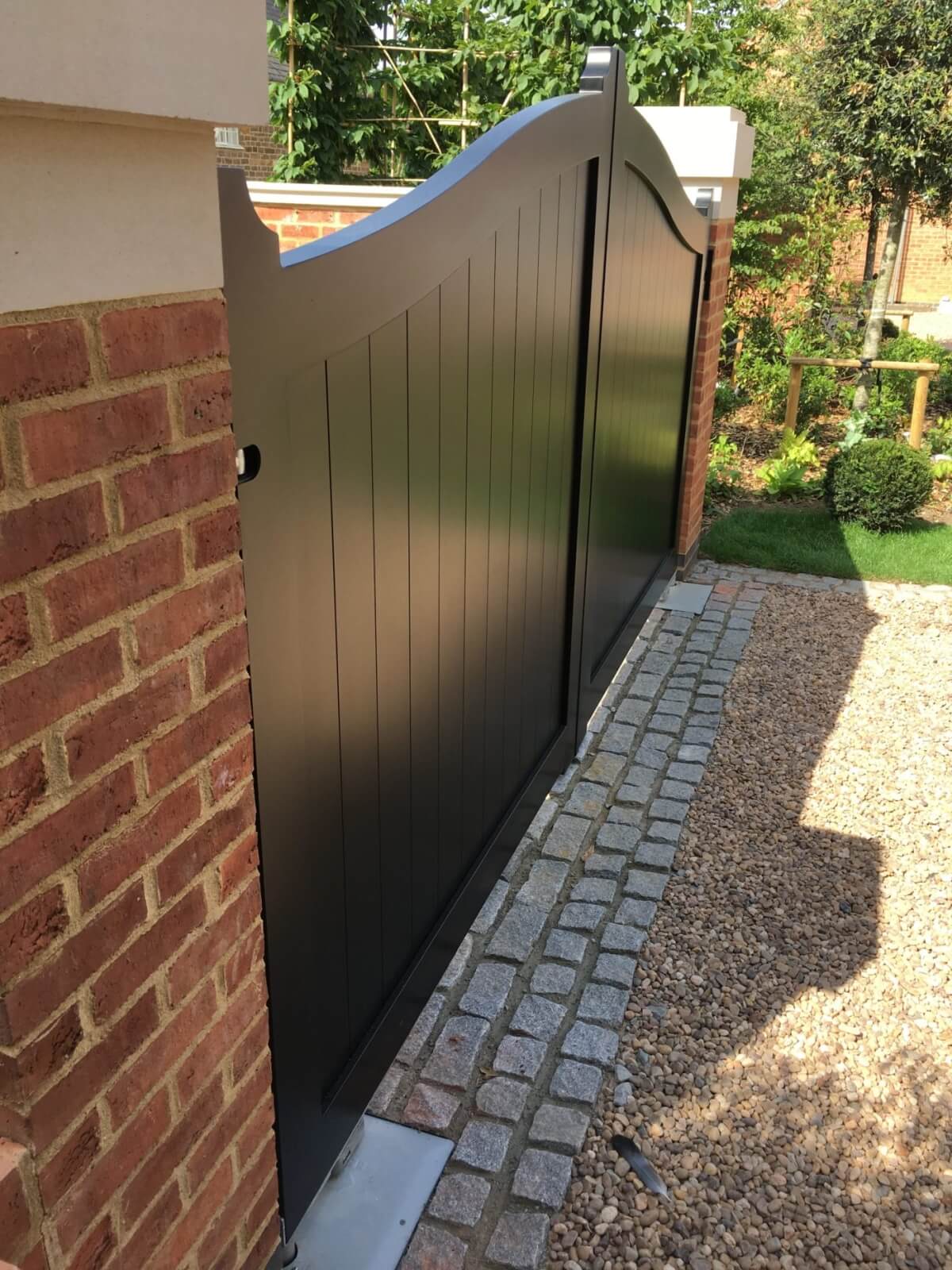 Automatic Electric Aluminium Gate Salisbury Design