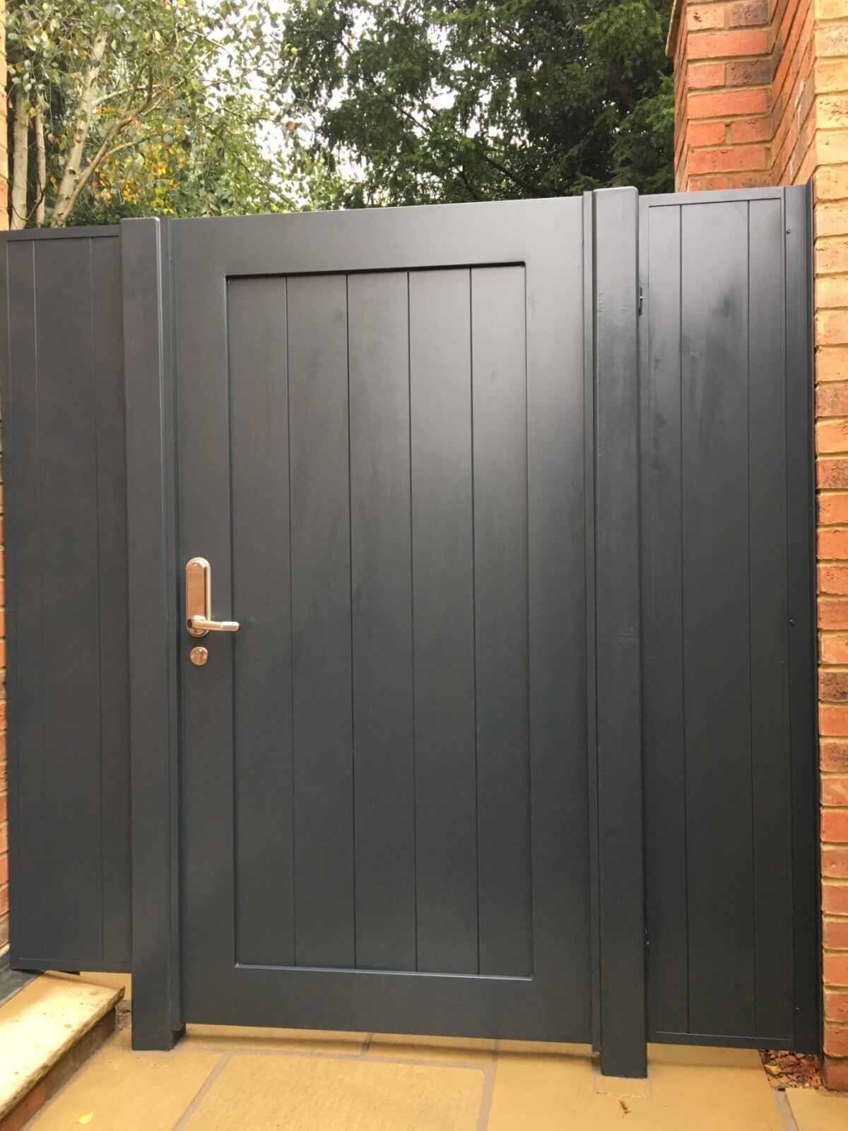 aluminium-pedestrian-gate-lifestyle-gates